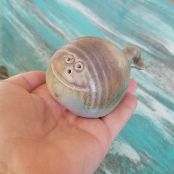 Pottery Fish Salt and Pepper - Picture 3 of 5